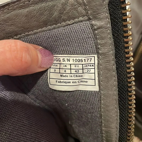 Ugg black leather woman’s boots - Picture 15 of 16